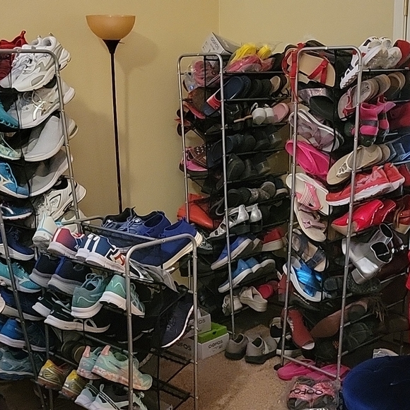 Meet your Posher, Econ - Picture 3 of 3